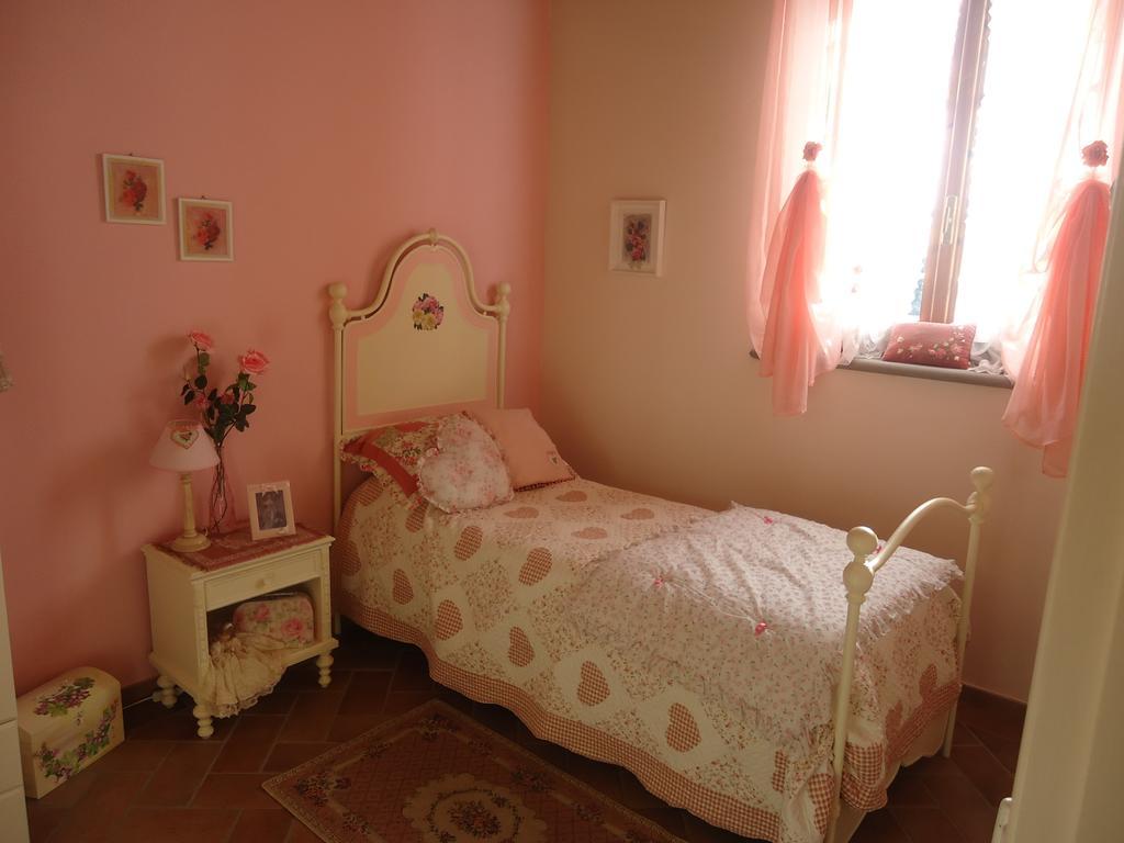 סקנדיצ'י Suite "La Badia" חדר תמונה
